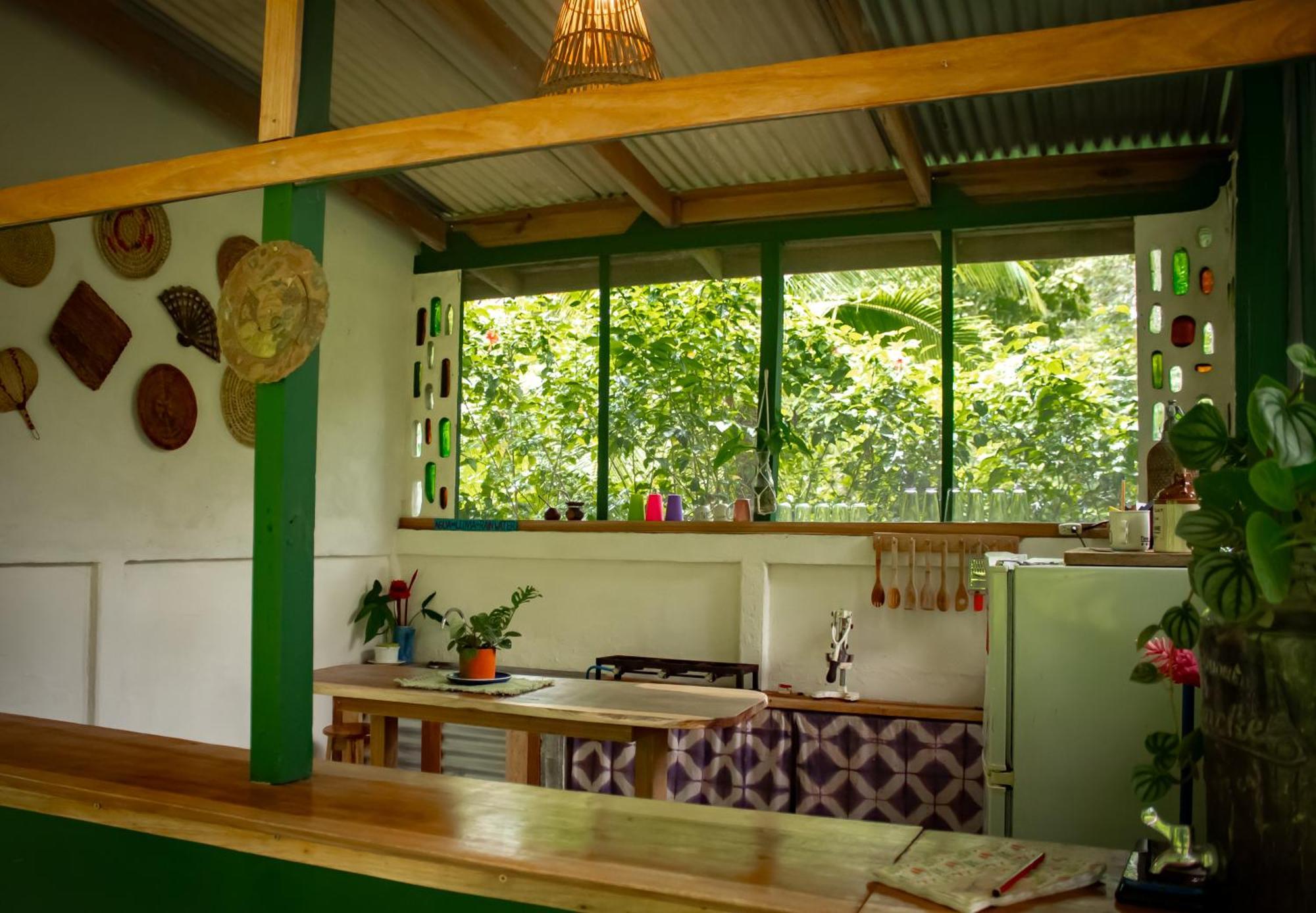 Smile Jungle Hostel Puerto Viejo de Talamanca Exteriör bild